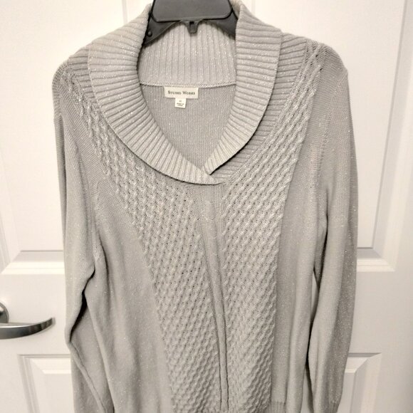 Sweaters - Picture 1 of 4